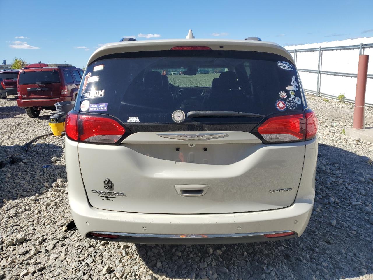 2017 Chrysler Pacifica Limited VIN: 2C4RC1GG0HR560464 Lot: 85902135