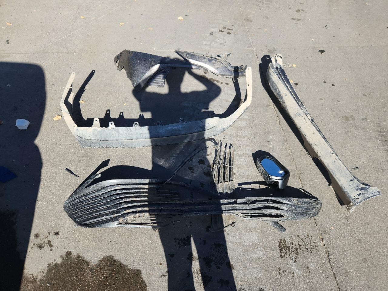 2020 Toyota Camry Le VIN: 4T1C11AK2LU381102 Lot: 87410105