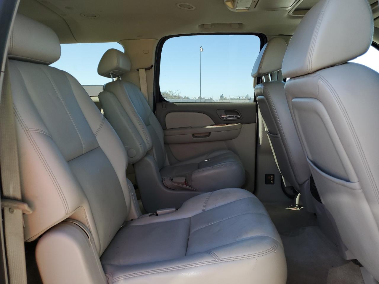 2007 Chevrolet Suburban K1500 VIN: 1GNFK16387J245023 Lot: 82278815