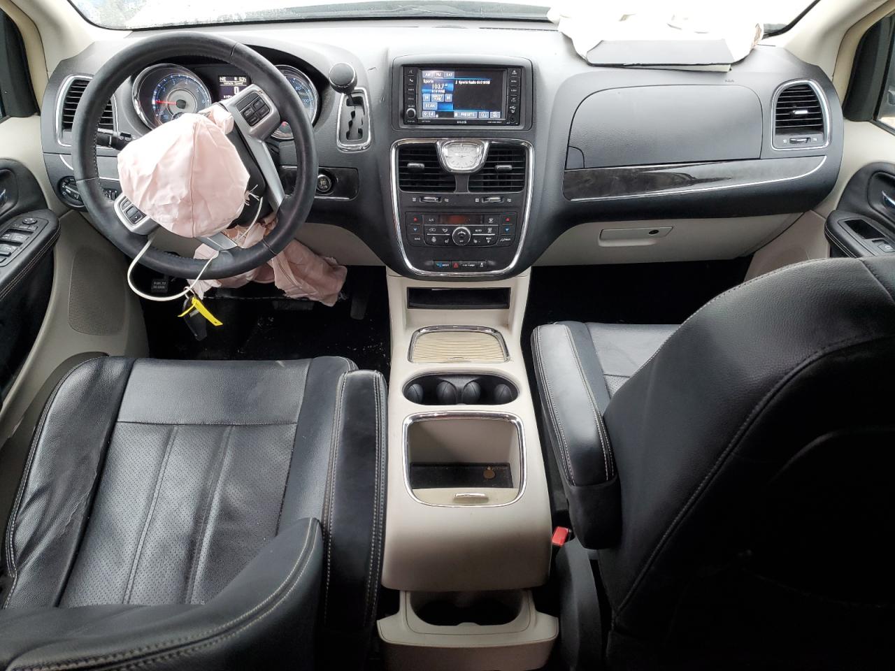 2013 Chrysler Town & Country Touring L VIN: 2C4RC1CG3DR781640 Lot: 82321705