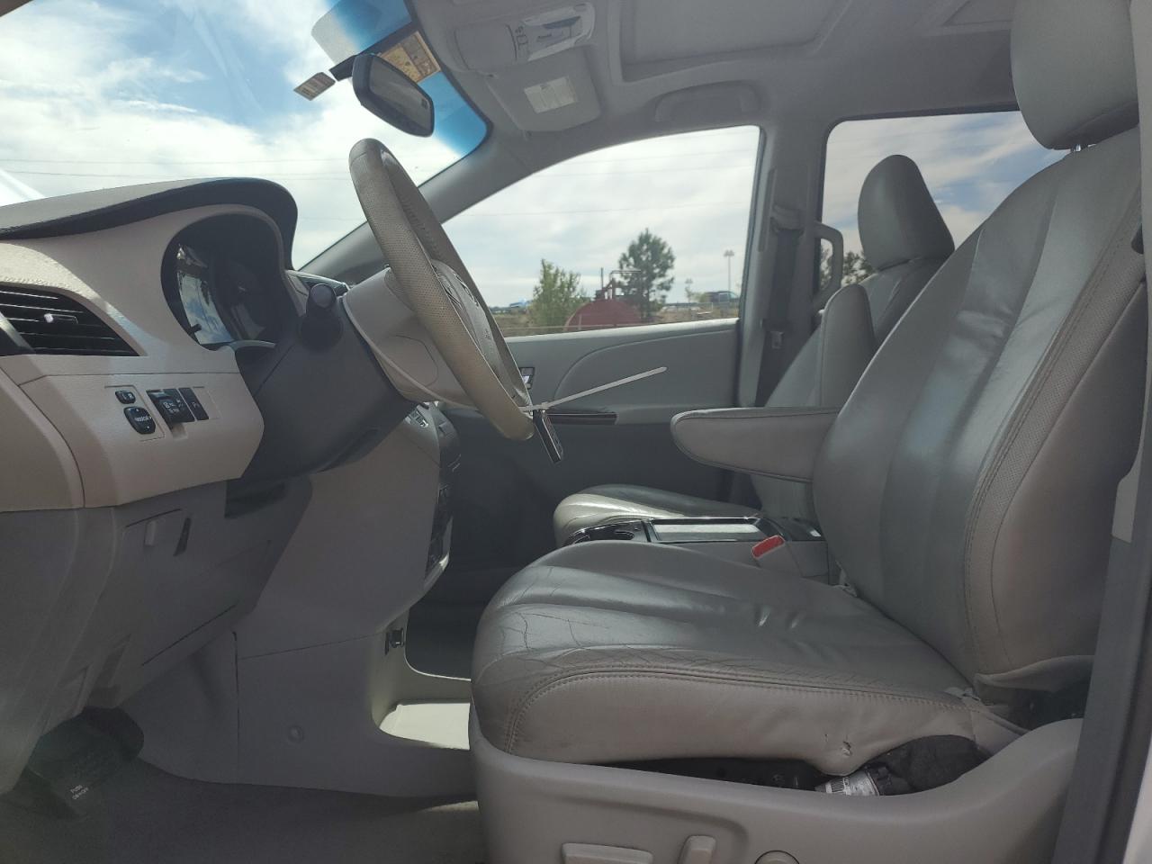 2011 Toyota Sienna Xle VIN: 5TDYK3DCXBS066929 Lot: 85003385