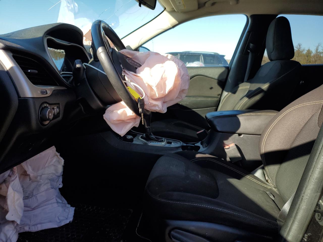 2016 Jeep Cherokee Latitude VIN: 1C4PJMCB3GW323403 Lot: 89993145