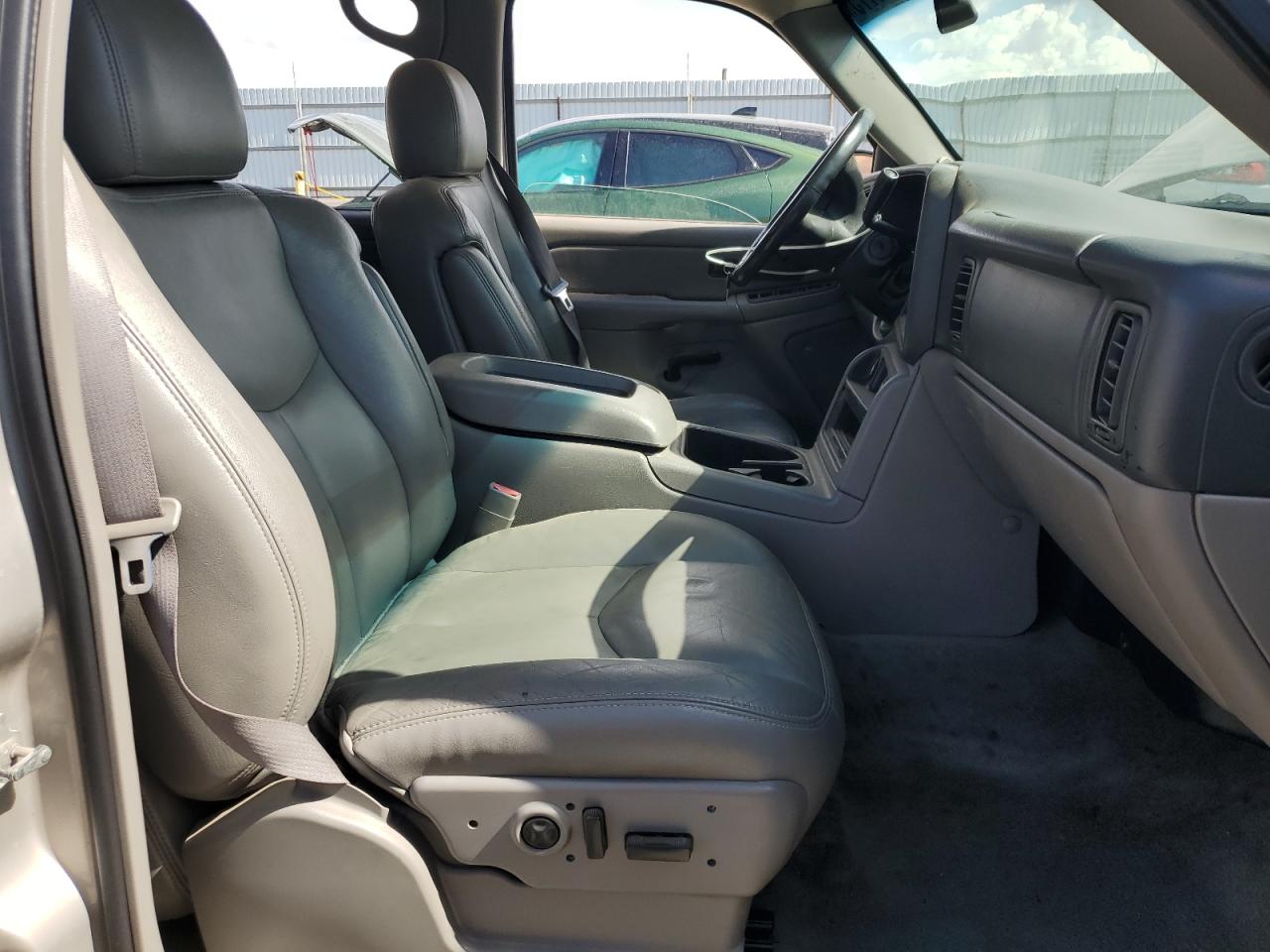 2005 Chevrolet Suburban C1500 VIN: 3GNEC16ZX5G110590 Lot: 85117775