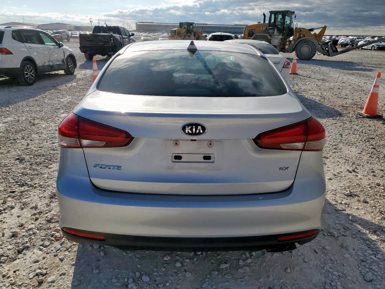 2017 Kia Forte Ex VIN: 3KPFL4A80HE090427 Lot: 90307545