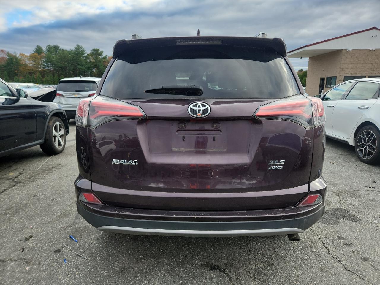 2017 Toyota Rav4 Xle VIN: 2T3RFREV4HW579452 Lot: 82729365