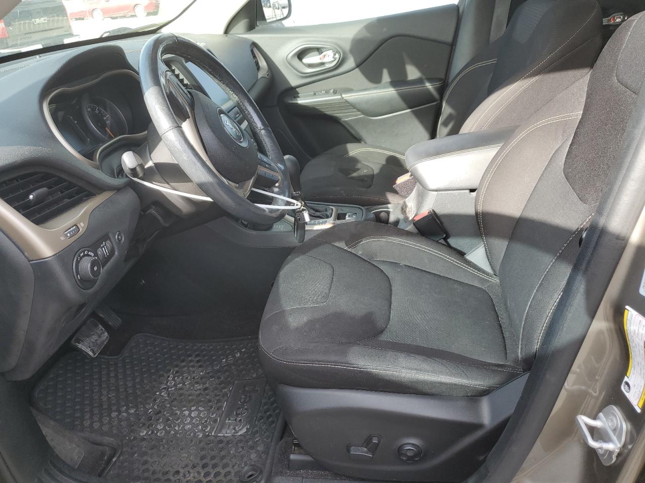 2016 Jeep Cherokee Latitude VIN: 1C4PJMCB8GW296554 Lot: 84764875