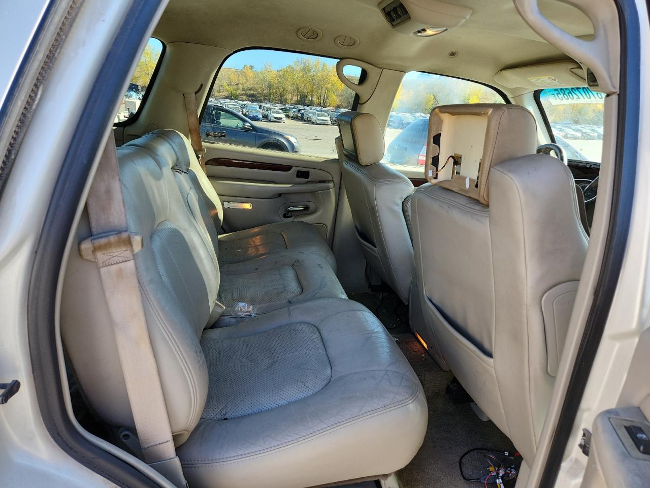 2002 Cadillac Escalade Luxury VIN: 1GYEC63T92R237407 Lot: 87072685