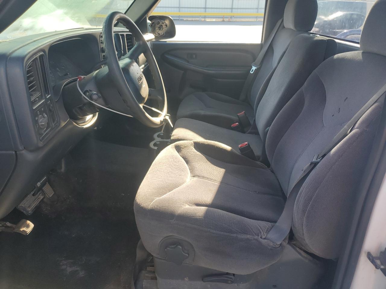 2002 GMC New Sierra C1500 VIN: 1GTEC14V02Z236610 Lot: 86432075