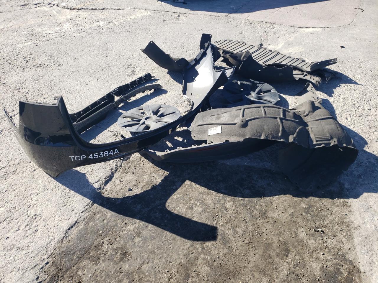 2024 Tesla Model Y VIN: 7SAYGDEE4RF106849 Lot: 90645705