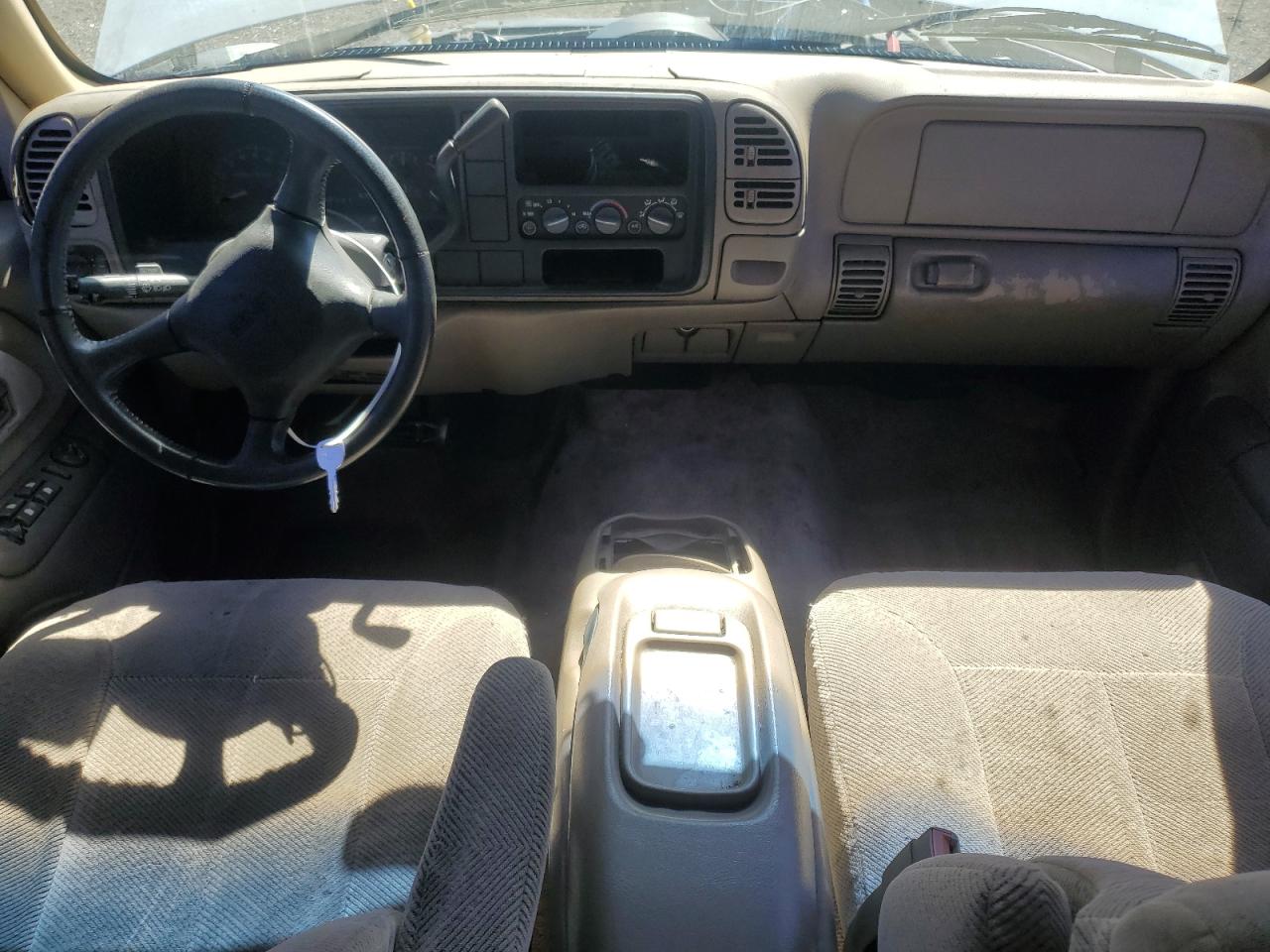 1998 GMC Yukon VIN: 1GKEC13R5WJ735562 Lot: 82457205