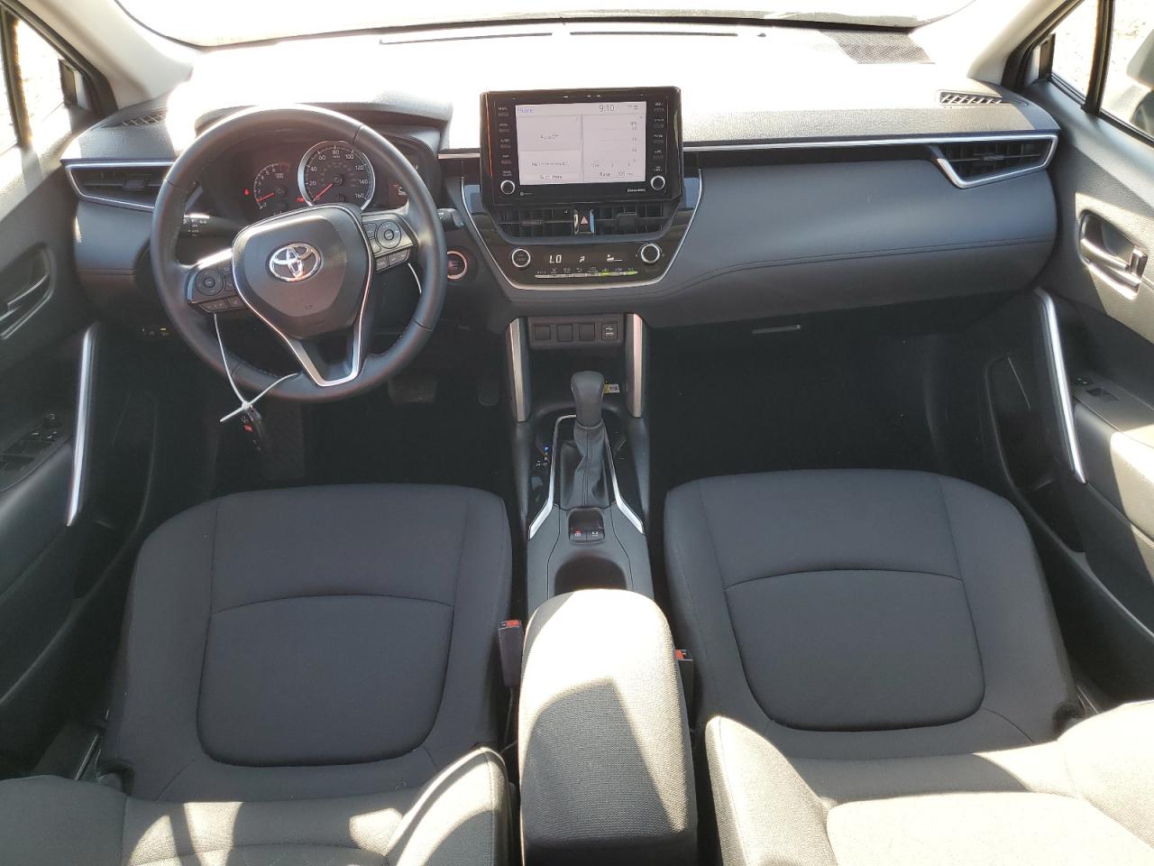 2022 Toyota Corolla Cross Le VIN: 7MUCAABG4NV025648 Lot: 84296755