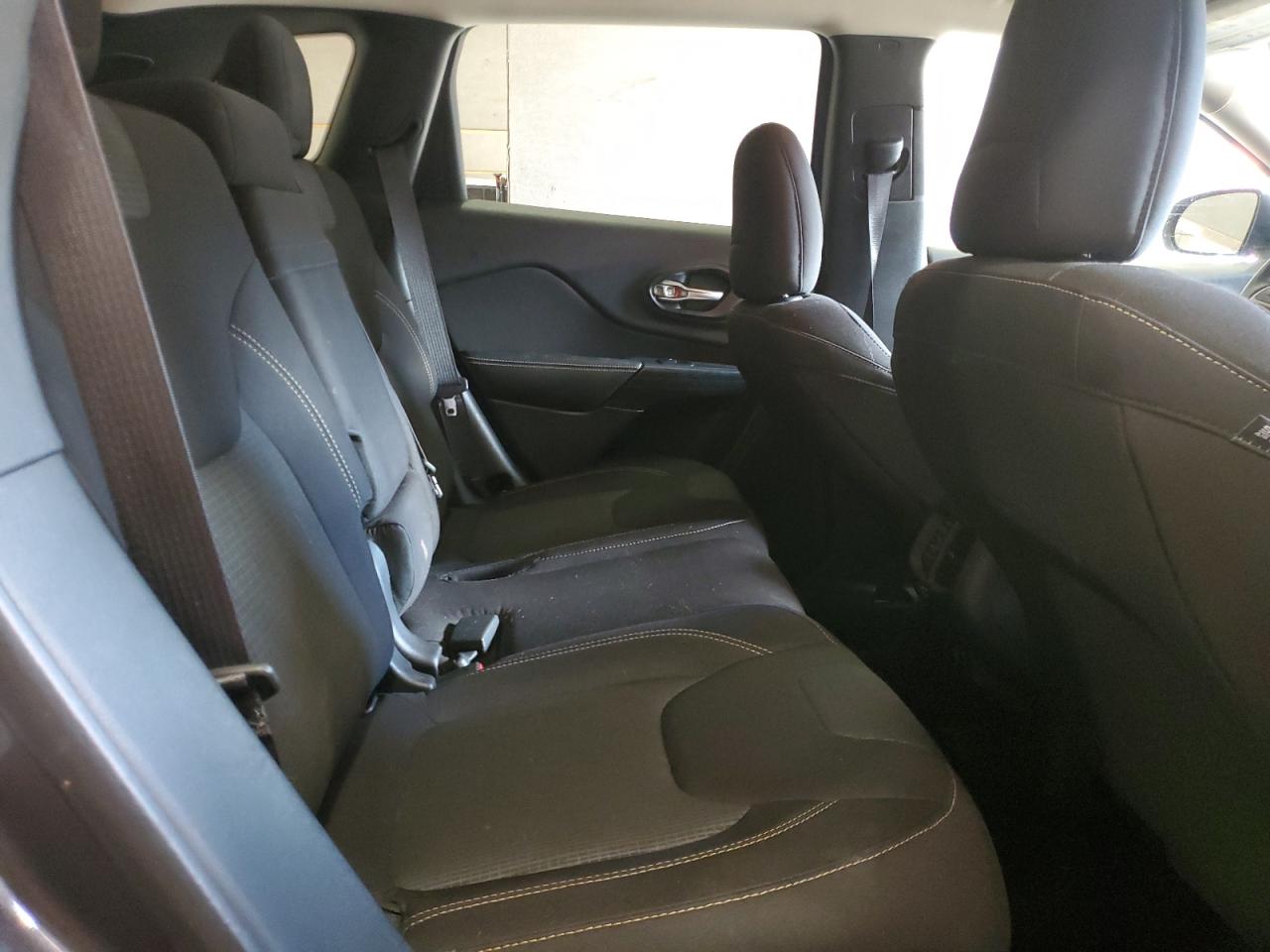 2016 Jeep Cherokee Latitude VIN: 1C4PJMCB8GW145875 Lot: 90926275