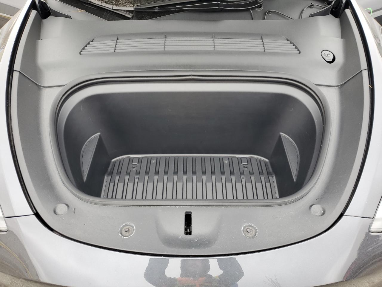 2024 Tesla Model Y VIN: 7SAYGDEE4RA228298 Lot: 90028695