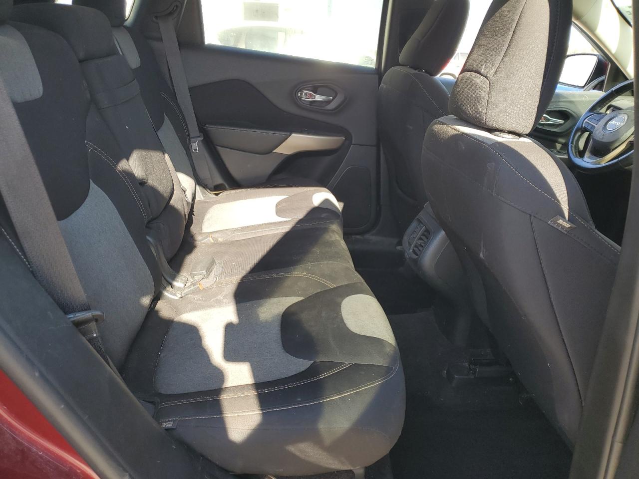 2018 Jeep Cherokee Latitude VIN: 1C4PJLCB0JD621159 Lot: 86636905