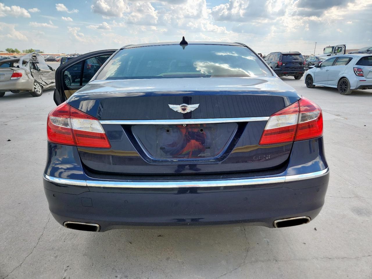 2013 Hyundai Genesis 3.8L VIN: KMHGC4DD2DU232300 Lot: 85719285