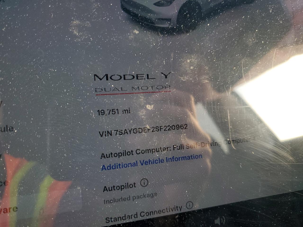 2025 Tesla Model Y VIN: 7SAYGDEF2SF220962 Lot: 90717525