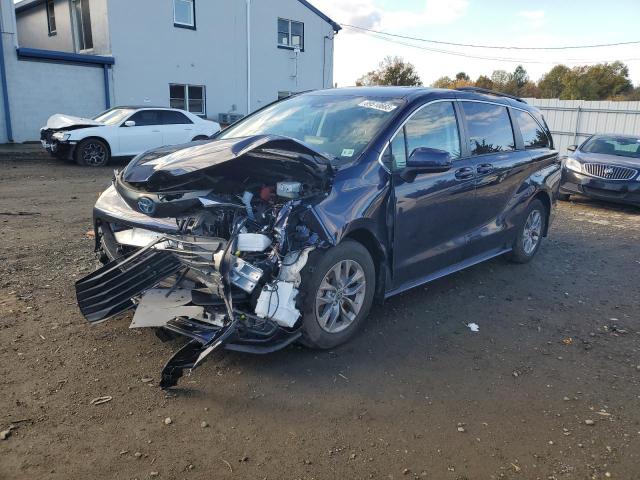 TOYOTA SIENNA LE 2022