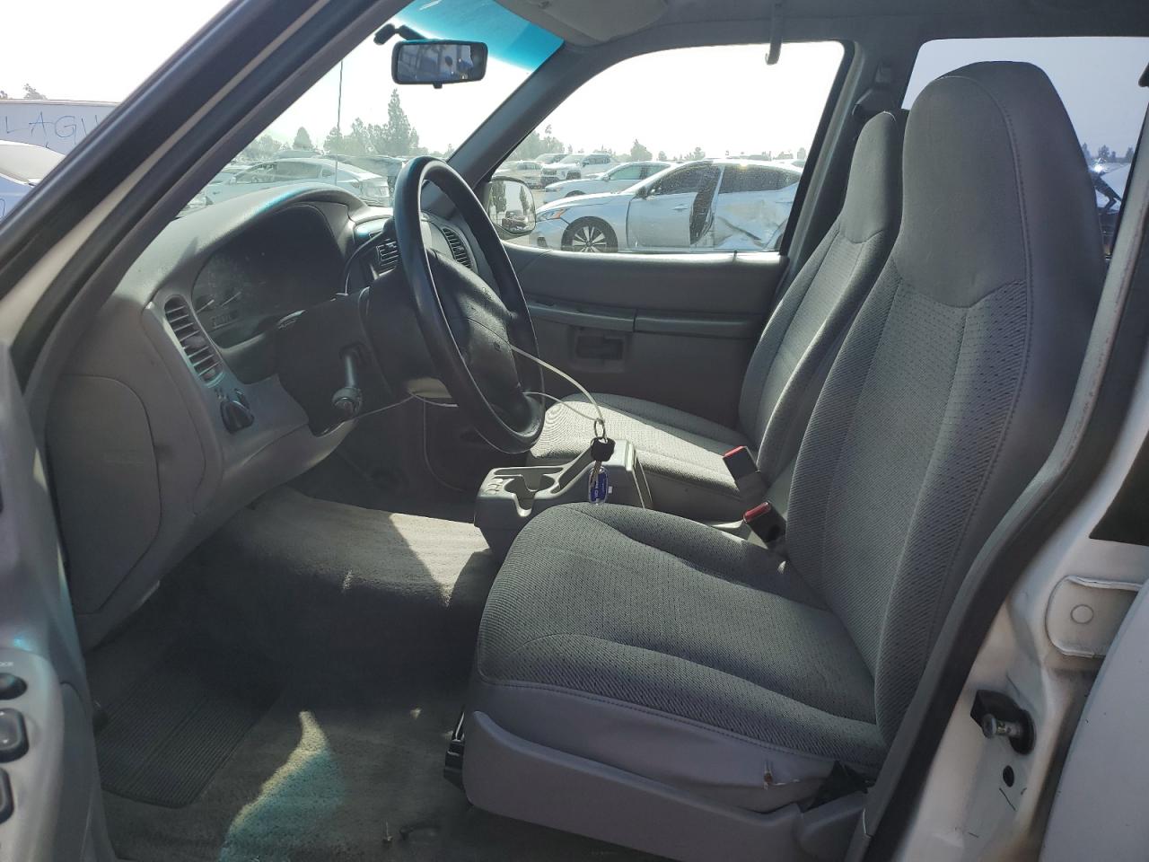 1999 Ford Explorer VIN: 1FMZU32X8XZB64735 Lot: 82251585