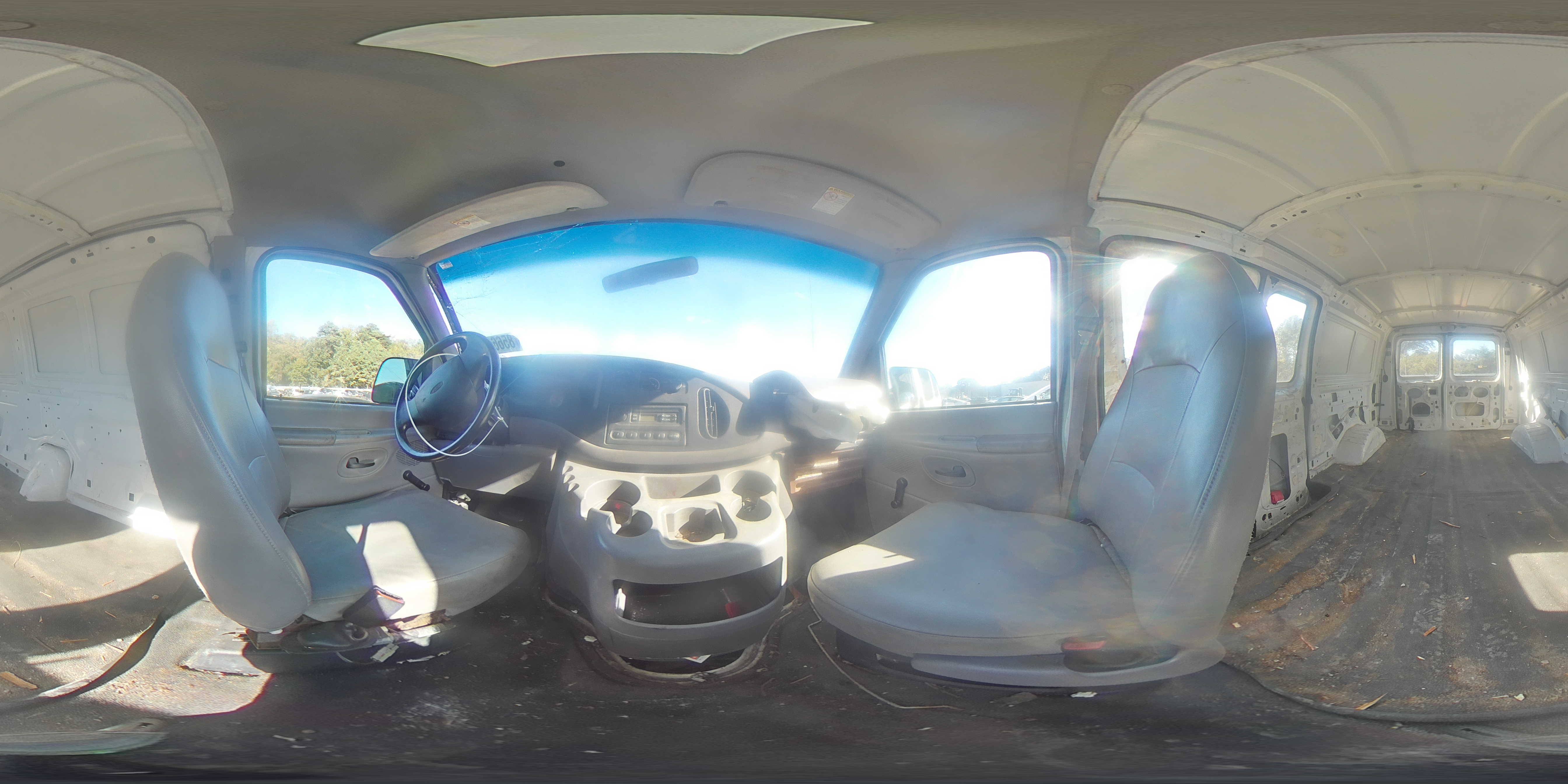 2000 Ford Econoline E150 Van VIN: 1FTRE1427YHB39257 Lot: 85663285