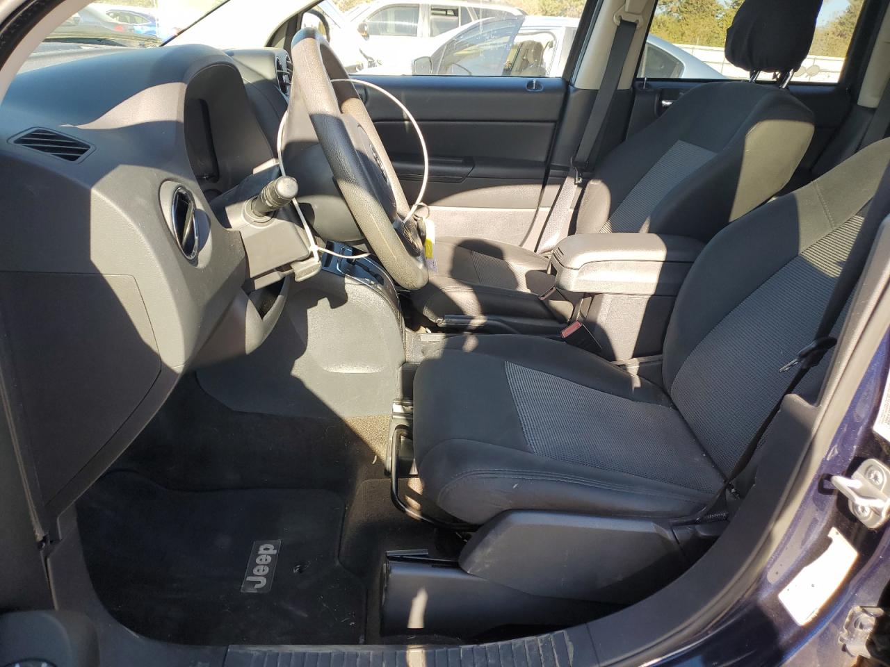 2014 Jeep Compass Sport VIN: 1C4NJCBA2ED666058 Lot: 90361585