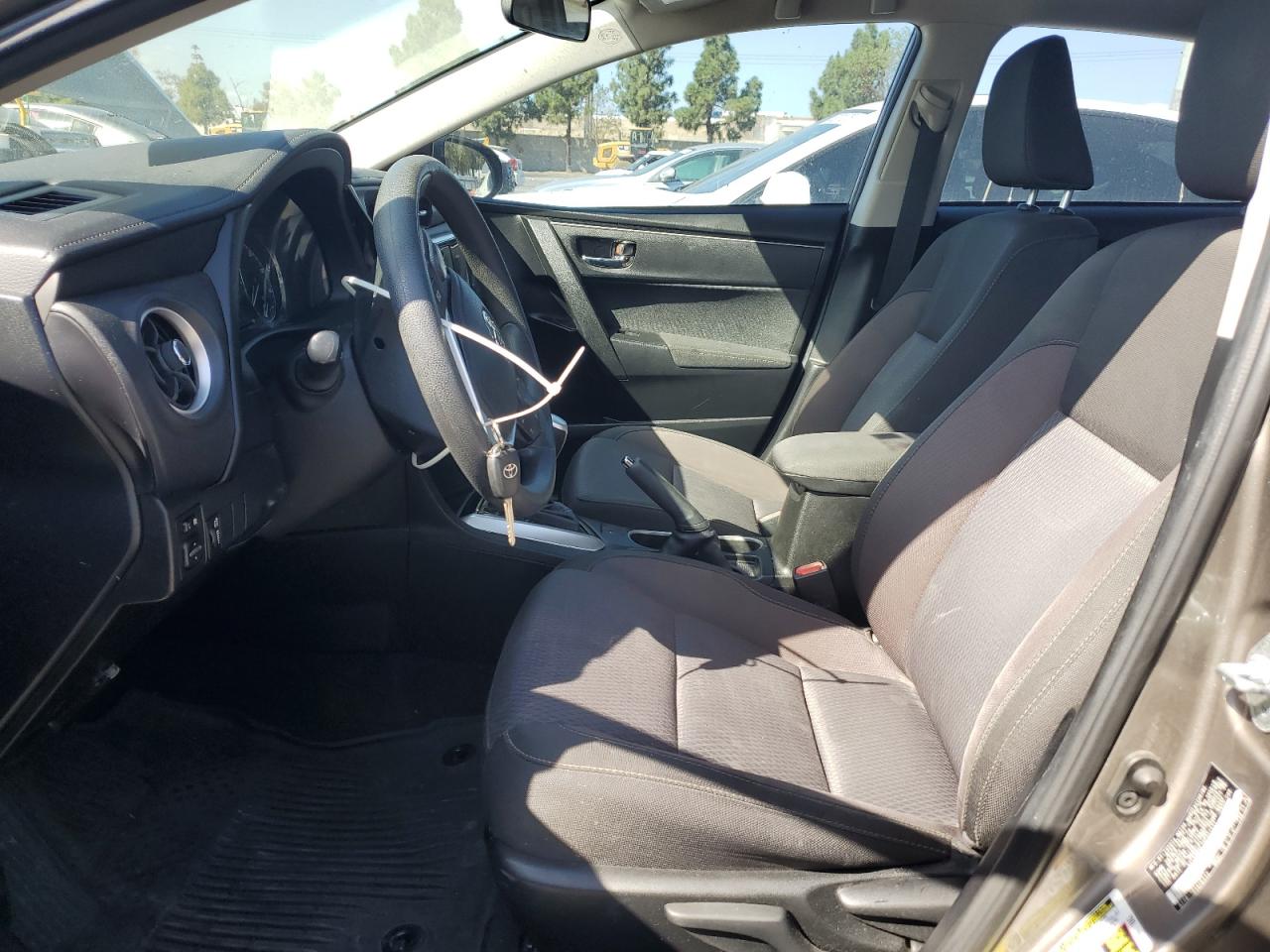 2017 Toyota Corolla L VIN: 5YFBURHE1HP577431 Lot: 85370585