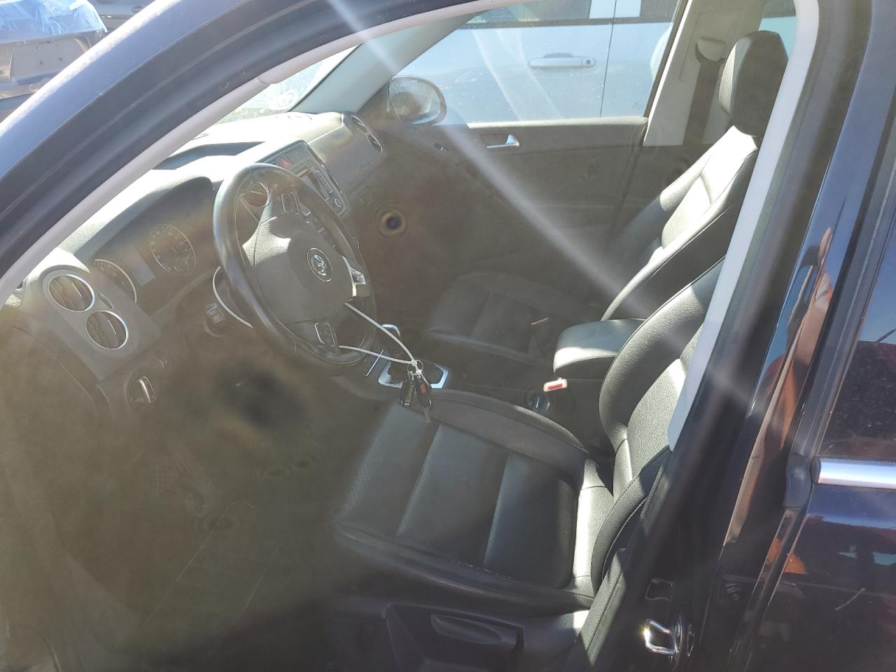 2011 Volkswagen Tiguan S VIN: WVGBV7AX9BW555801 Lot: 82320045