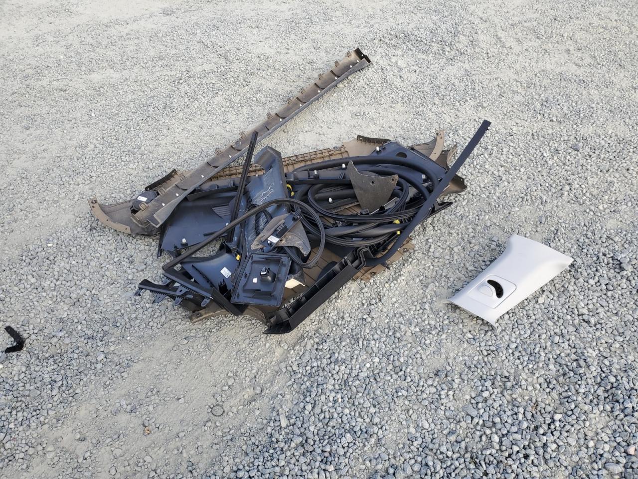 2021 Tesla Model Y VIN: 5YJYGDEE9MF294015 Lot: 82298635