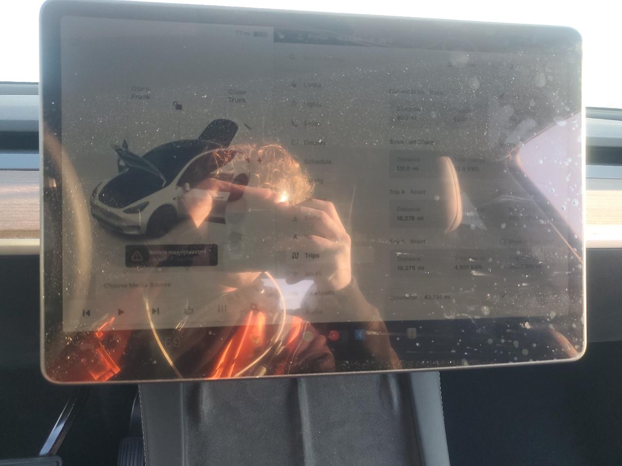 2024 Tesla Model Y VIN: 7SAYGAEE4RF206318 Lot: 89857895