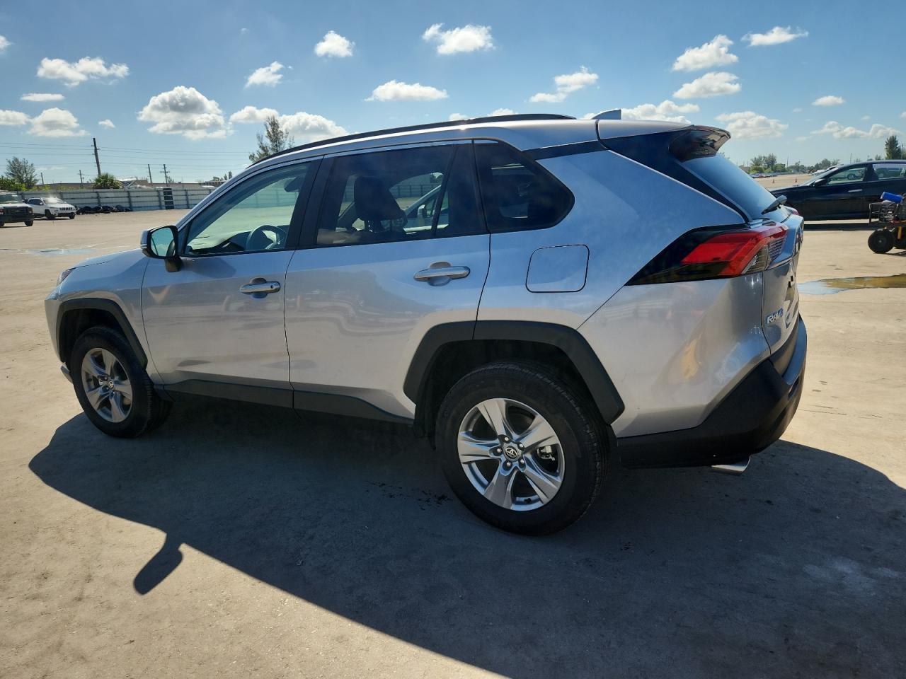 2024 Toyota Rav4 Xle silver null gas 2T3W1RFV3RC290551 photo #3