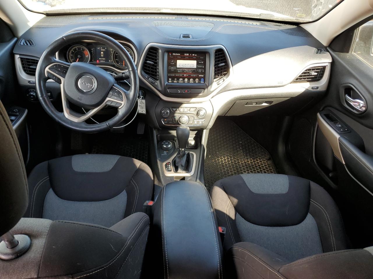 2018 Jeep Cherokee Latitude VIN: 1C4PJMCX9JD588597 Lot: 81964775