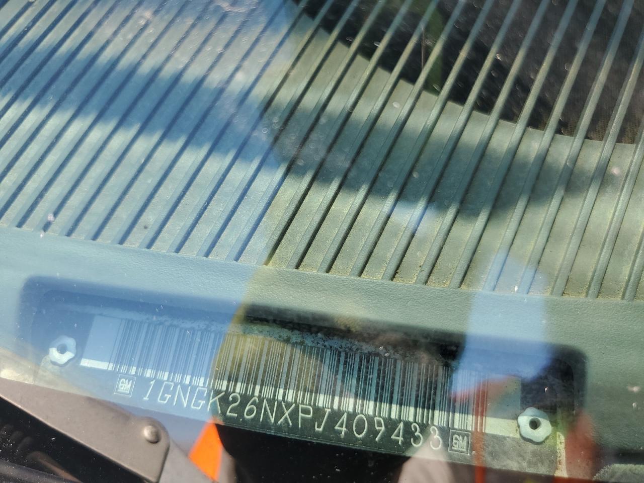 1993 Chevrolet Suburban K2500 VIN: 1GNGK26NXPJ409433 Lot: 85147185