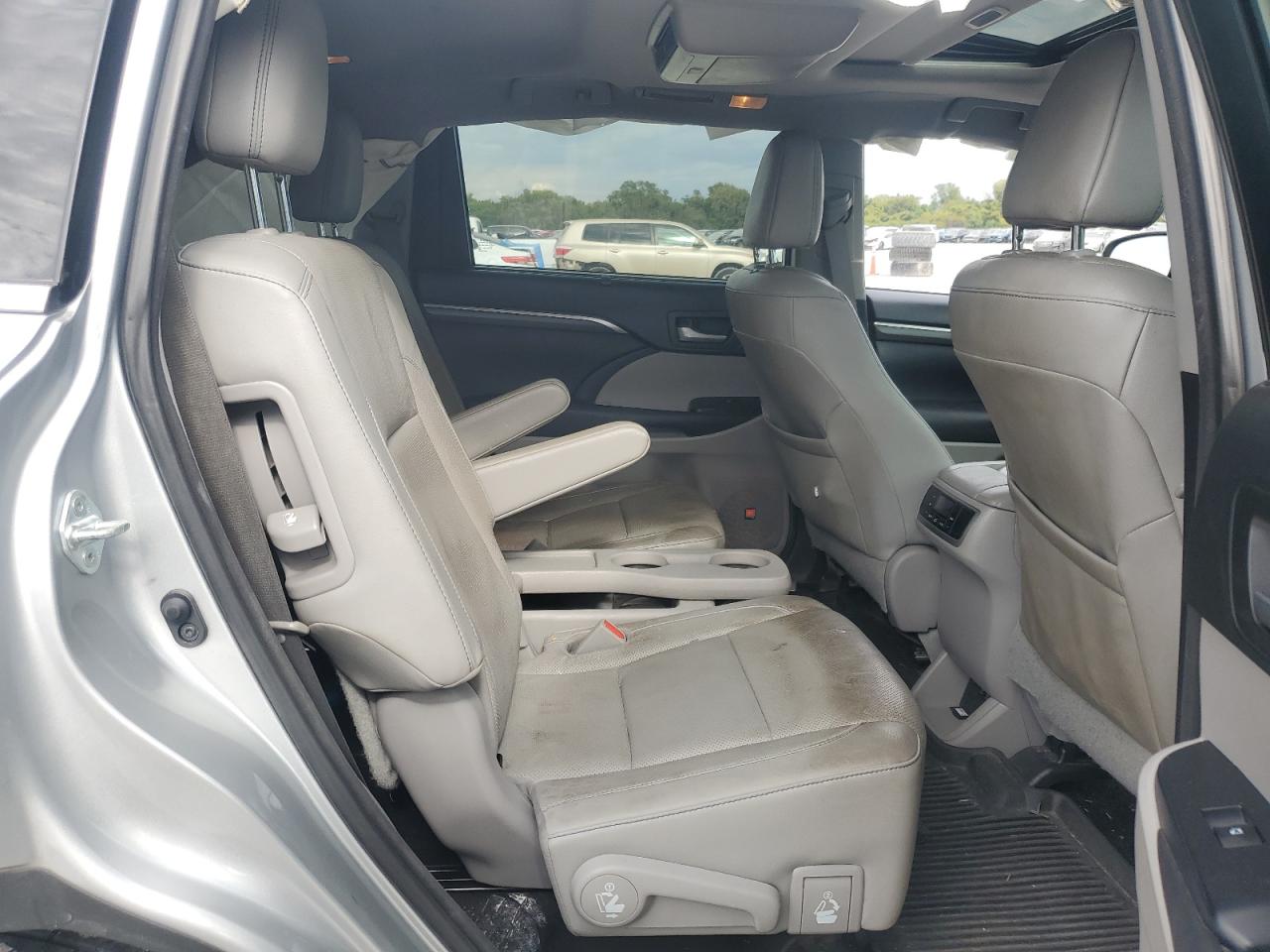 2017 Toyota Highlander Hybrid Limited VIN: 5TDDGRFH5HS022244 Lot: 82230175