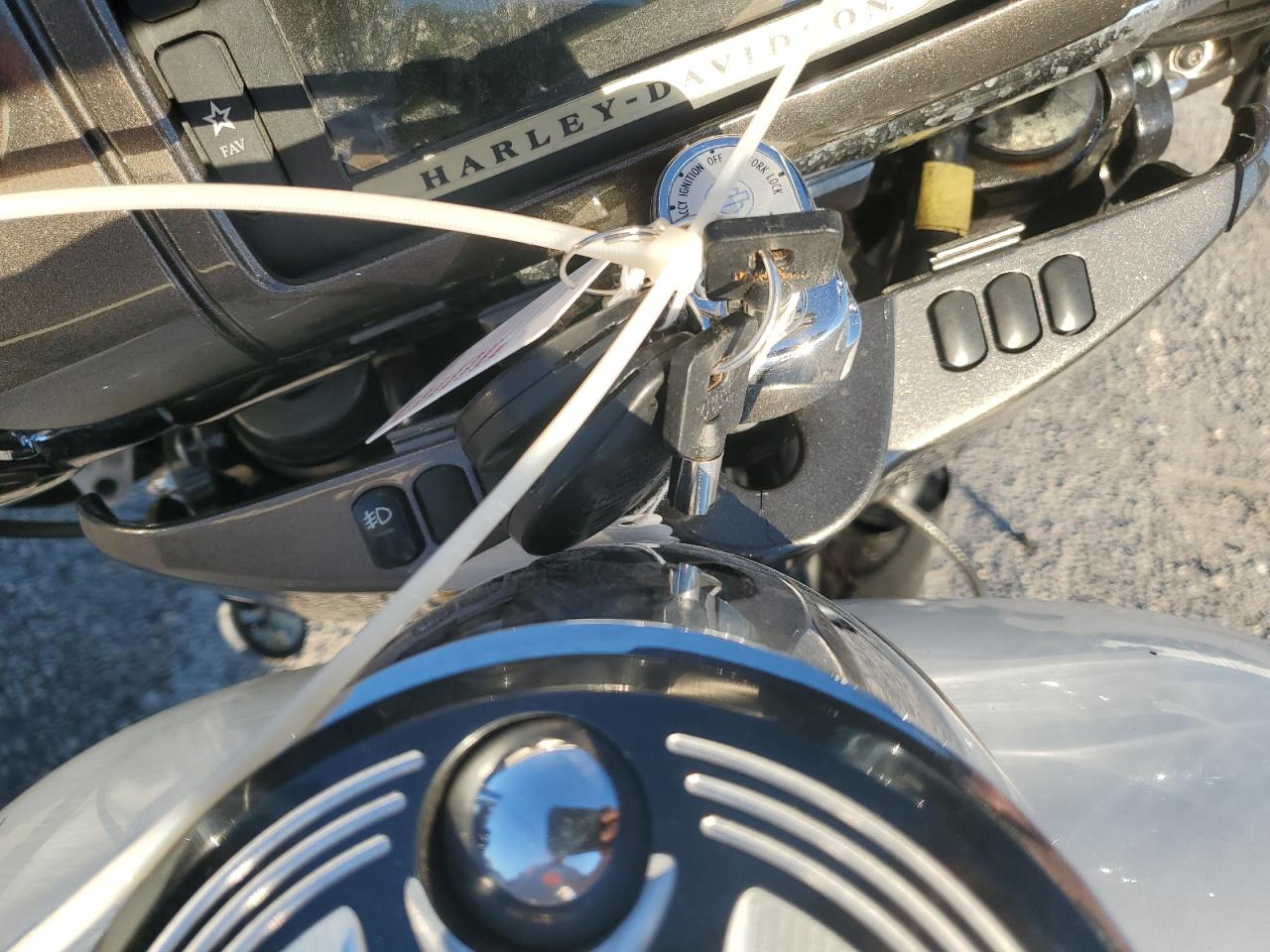 2015 Harley-Davidson Flhxs Street Glide Special VIN: 1HD1KRM10FB637469 Lot: 82710655