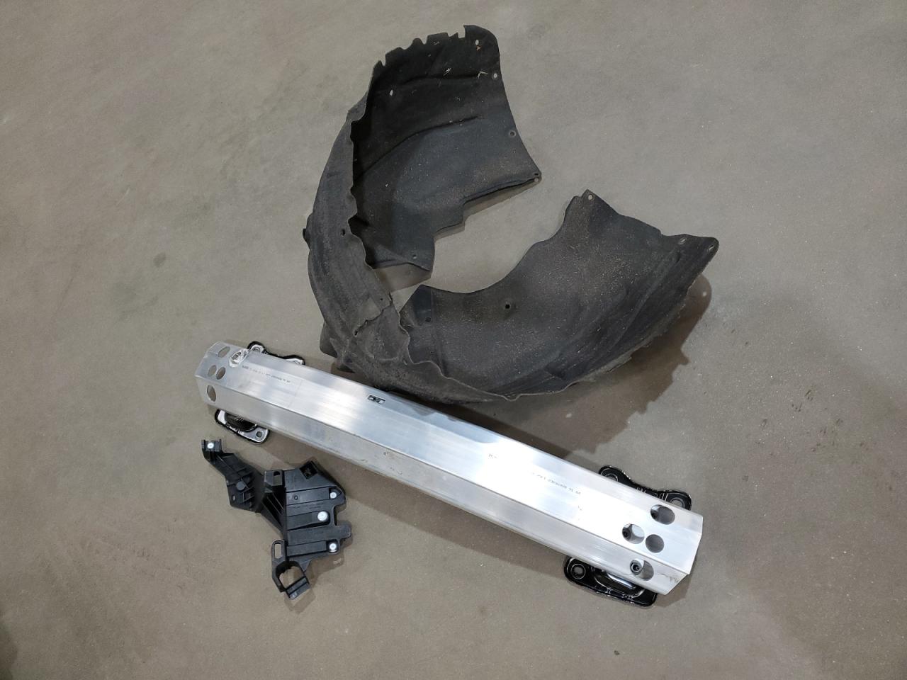 2024 Tesla Model Y VIN: 7SAYGAEE4RF121950 Lot: 87409655