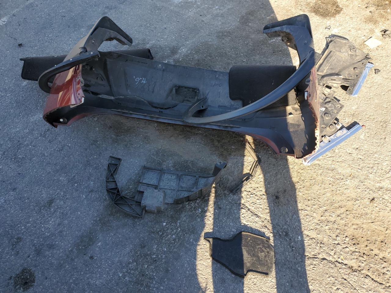 2015 Nissan Rogue S VIN: KNMAT2MV6FP575569 Lot: 81926005