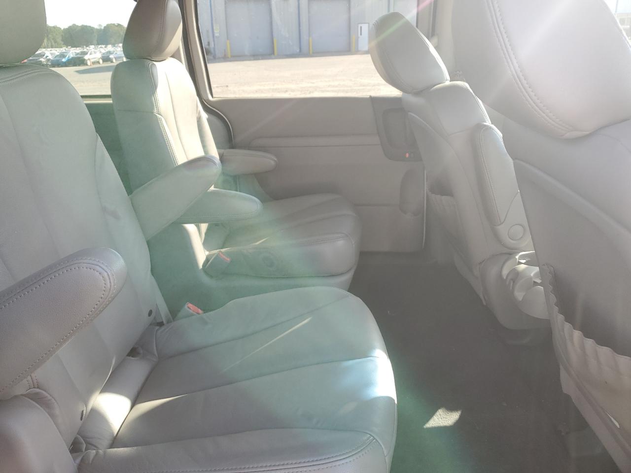 2011 Kia Sedona Lx VIN: KNDMG4C76B6413344 Lot: 82663255