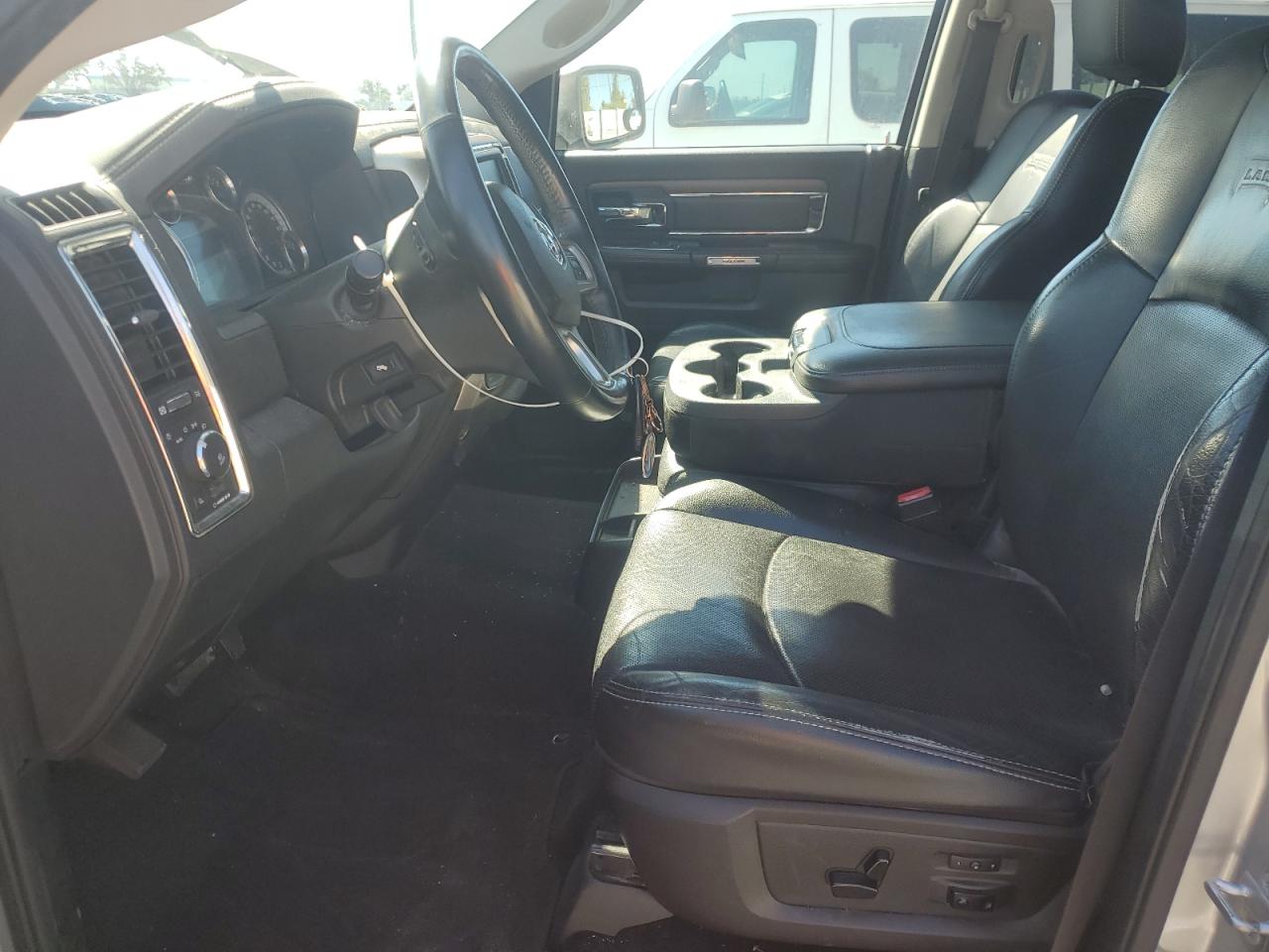 2015 Ram 1500 Laramie VIN: 1C6RR7NT5FS730886 Lot: 82410115