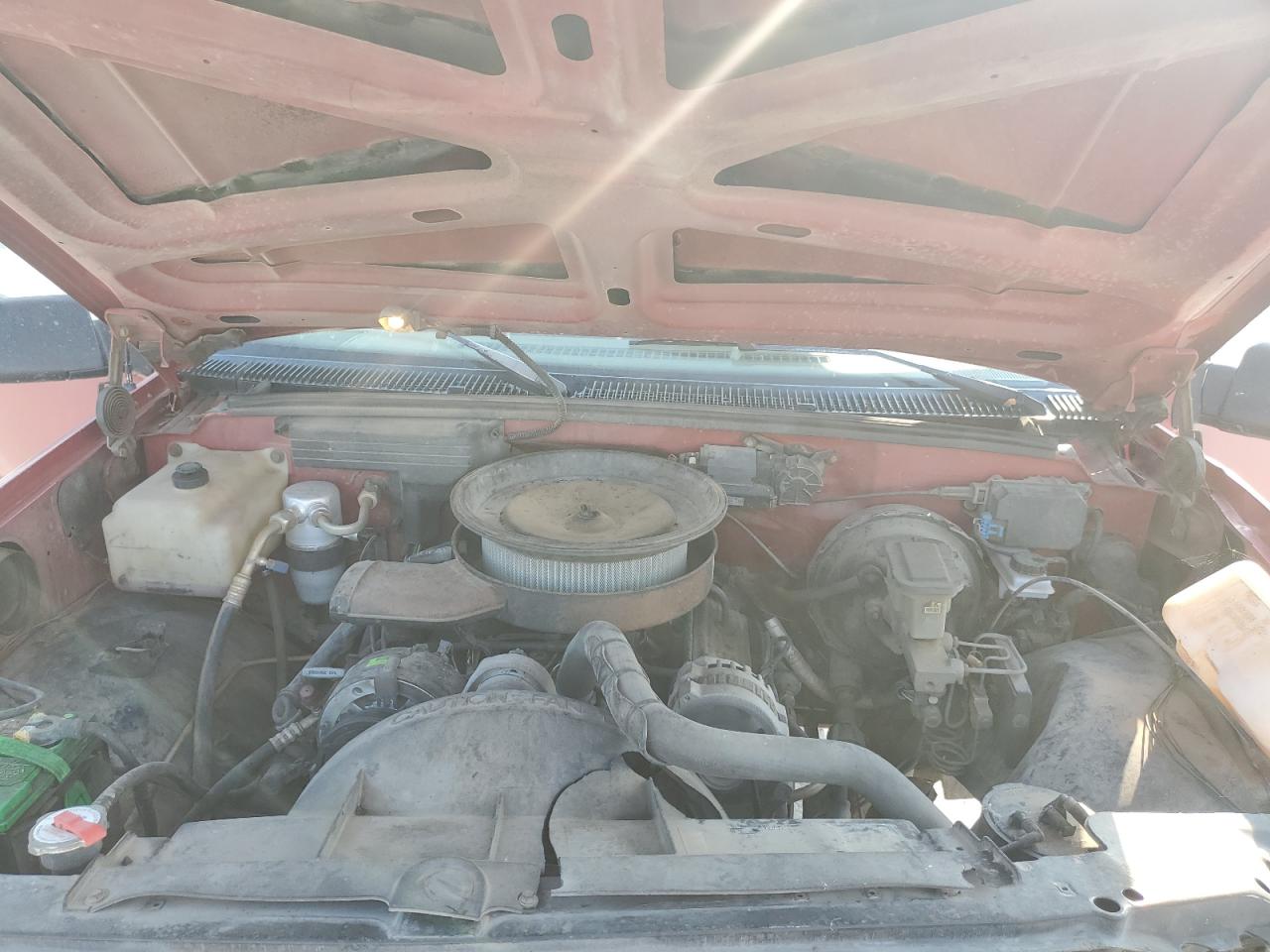 1990 Chevrolet Gmt-400 K1500 VIN: 2GCEK19K2L1195134 Lot: 81975855