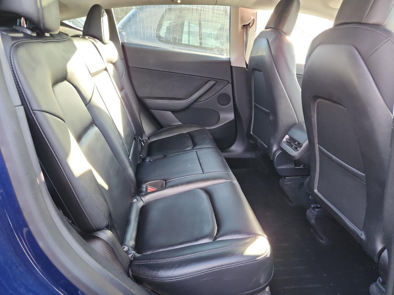 2022 Tesla Model Y VIN: 7SAYGDEE2NF371277 Lot: 84753785