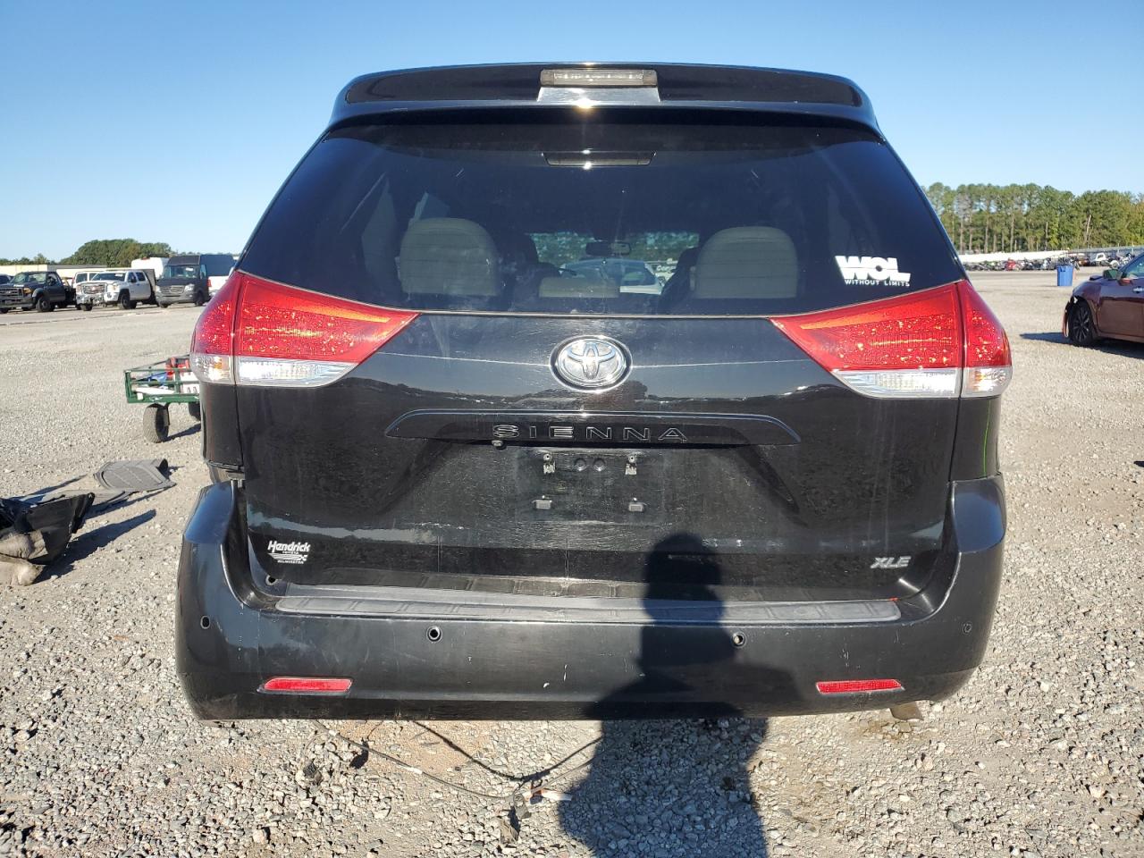 2011 Toyota Sienna Xle VIN: 5TDYK3DC2BS132468 Lot: 82339955