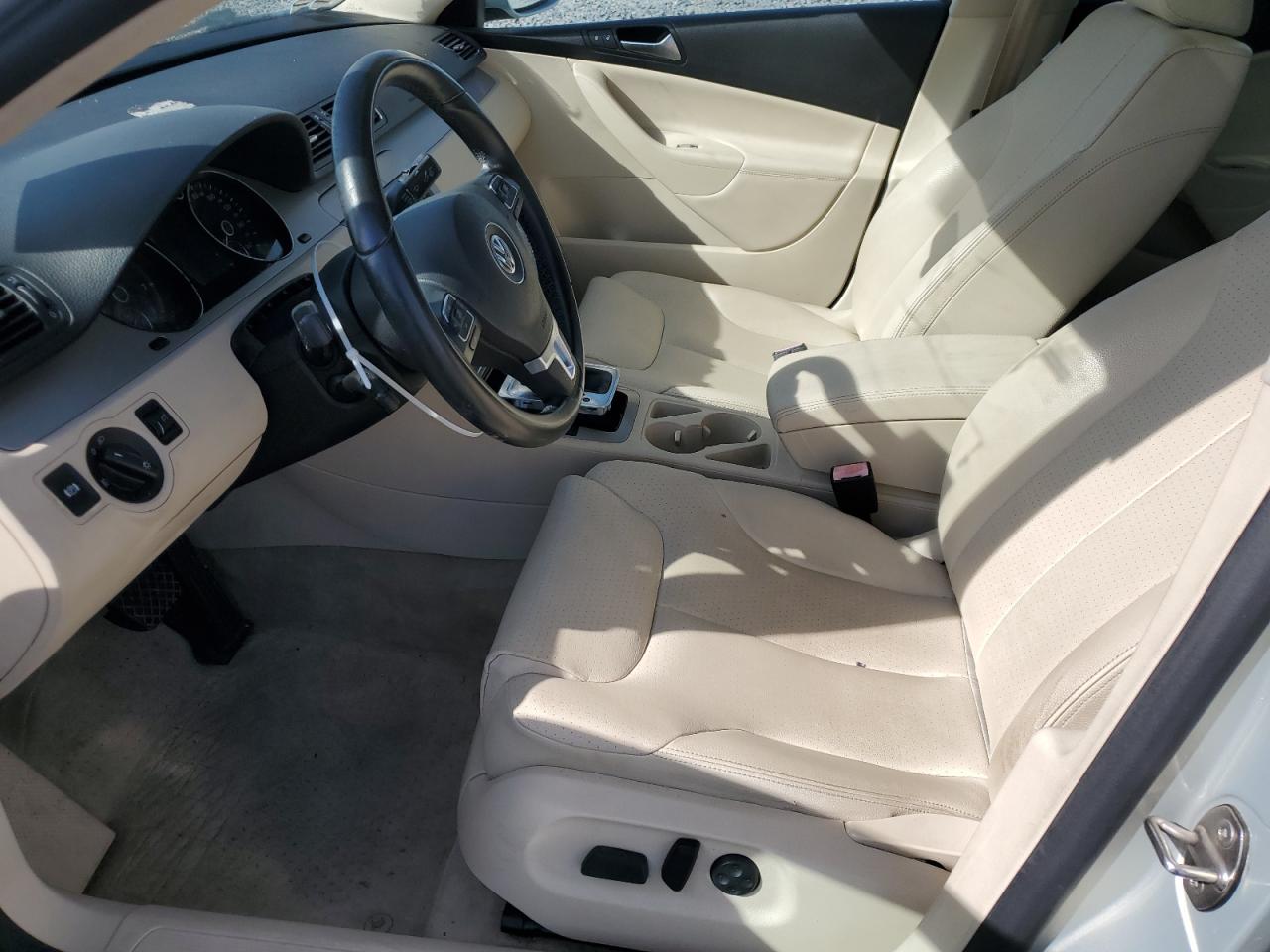 2010 Volkswagen Passat Komfort VIN: WVWJK7AN9AE148105 Lot: 84945595