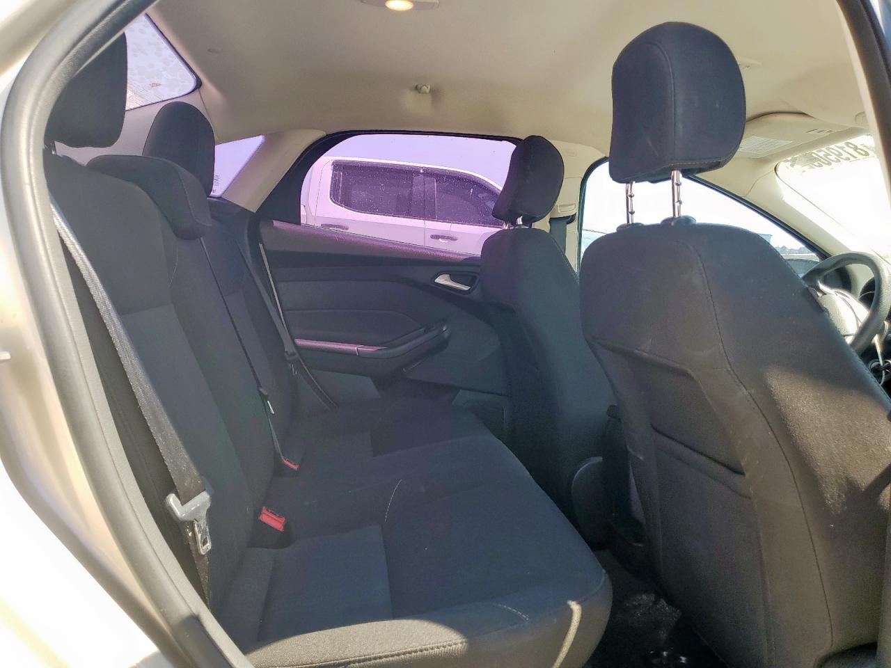 2017 Ford Focus Se VIN: 1FADP3F28HL318892 Lot: 81950525