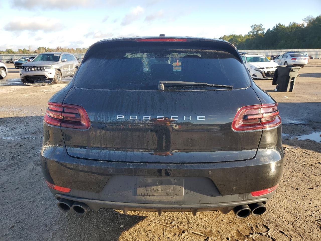 2017 Porsche Macan VIN: WP1AA2A57HLB02525 Lot: 85959055