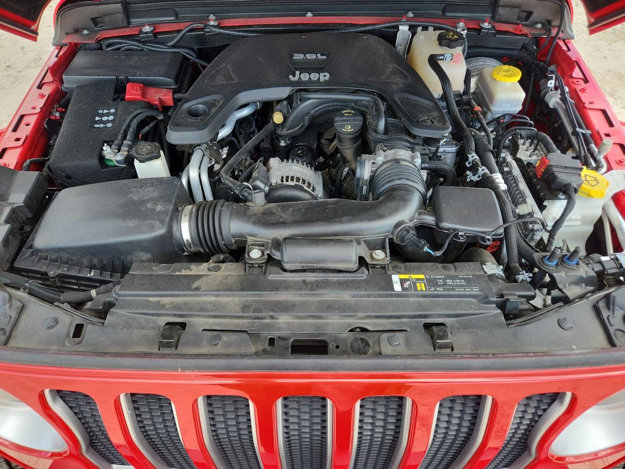 2018 Jeep Wrangler Unlimited Sahara VIN: 1C4HJXEG8JW323631 Lot: 82259795