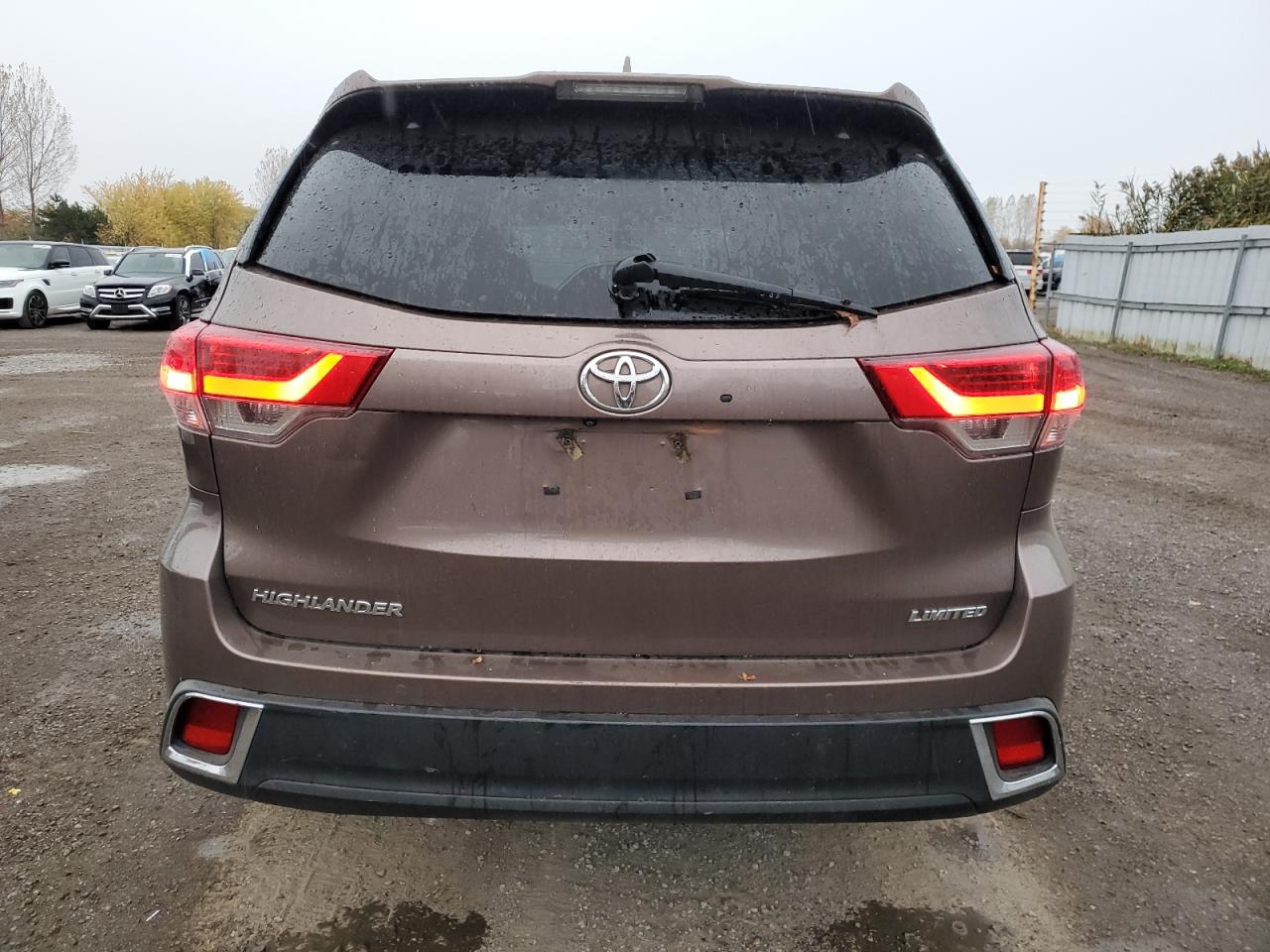 2018 Toyota Highlander Limited VIN: 5TDYZRFH7JS249565 Lot: 89820915