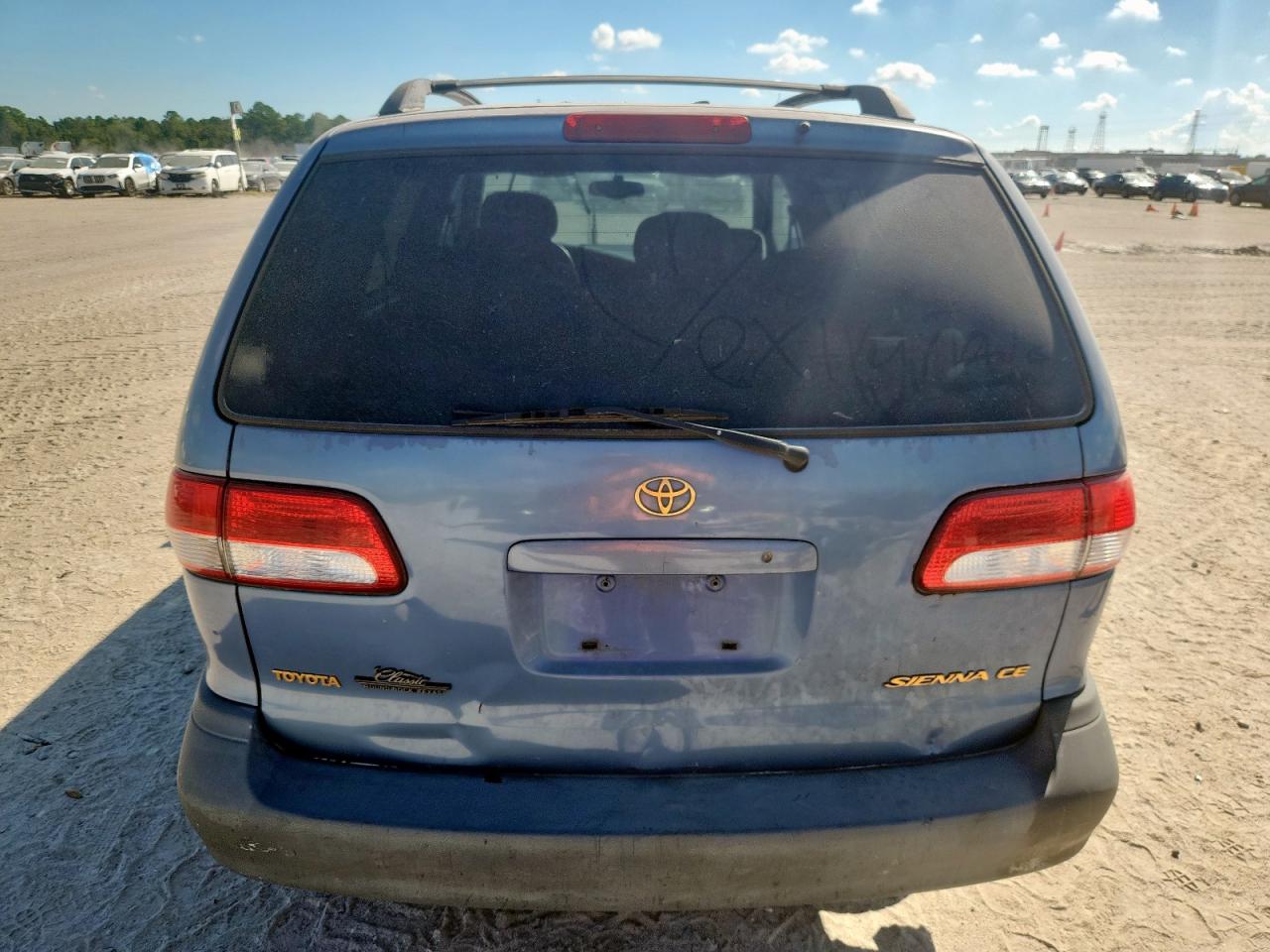 2000 Toyota Sienna Ce VIN: 4T3ZF19C0YU203387 Lot: 82248975