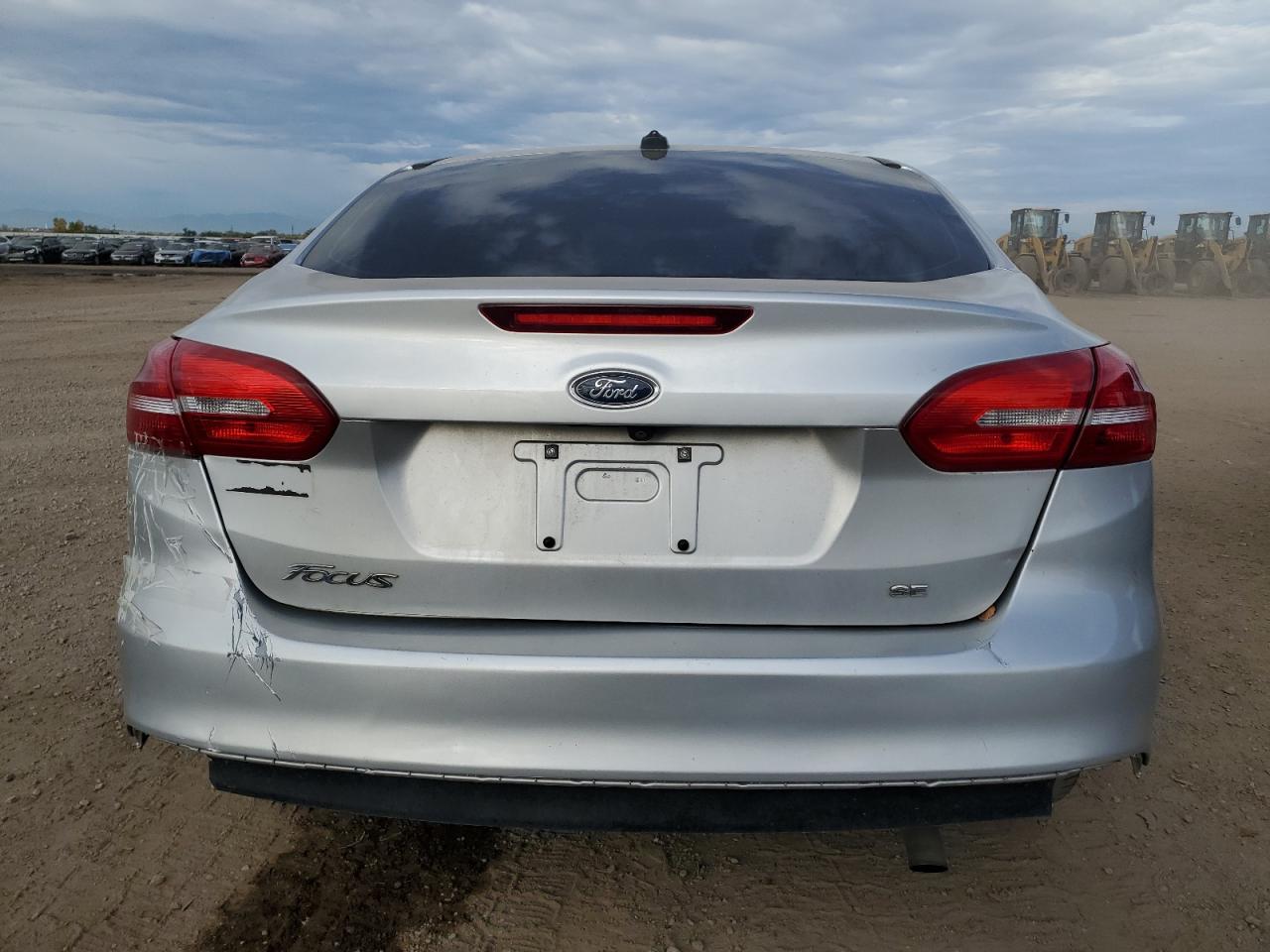 2017 Ford Focus Se VIN: 1FADP3F2XHL303763 Lot: 86119395