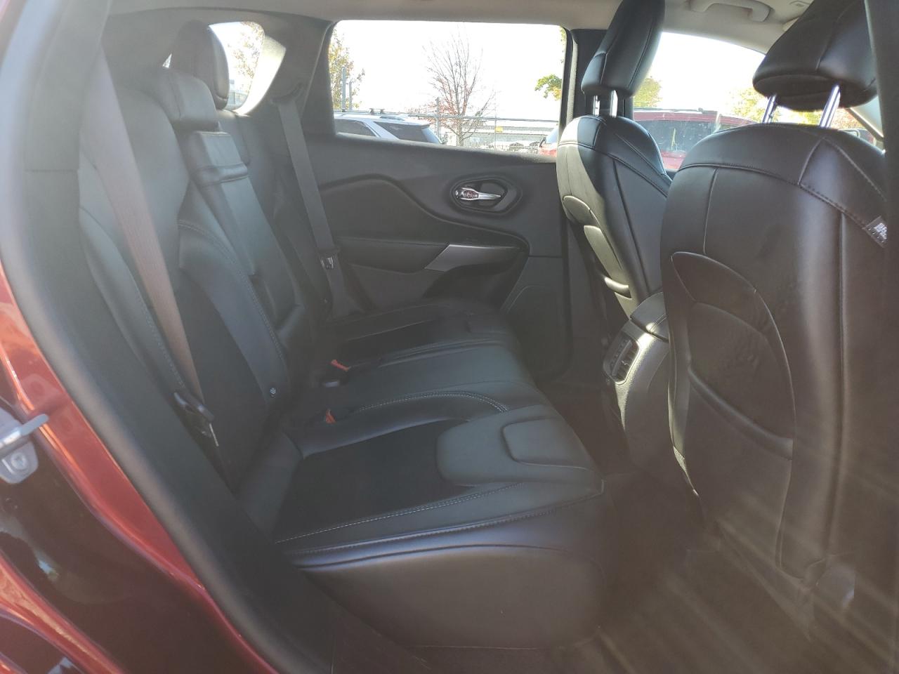 2019 Jeep Cherokee Latitude Plus VIN: 1C4PJMLX8KD105117 Lot: 85863375