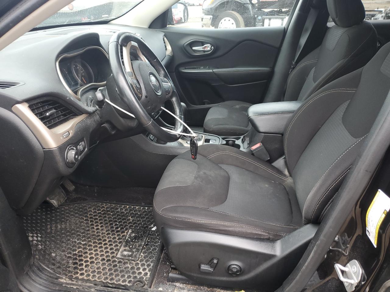 2016 Jeep Cherokee Latitude VIN: 1C4PJMCS8GW375805 Lot: 86710185