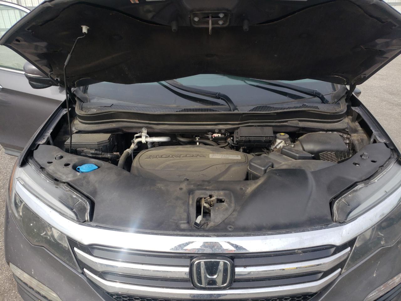 2017 Honda Pilot Touring VIN: 5FNYF5H92HB008289 Lot: 82416145